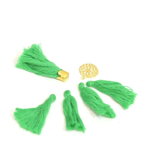 Creez 4 pompons vert printemps 2,5 -3 cm pour bijoux, couture ou déco