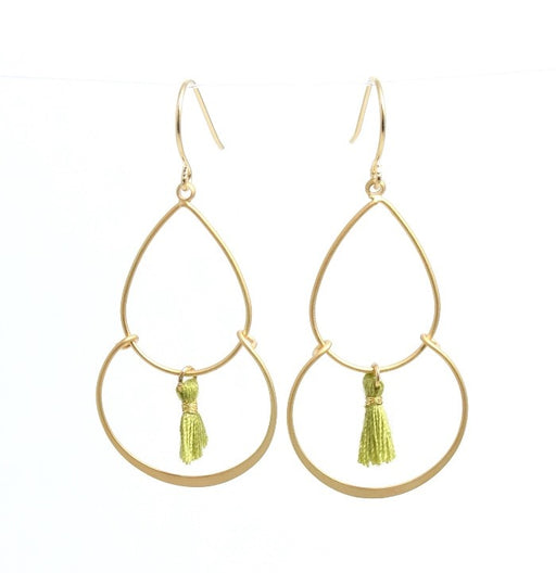 Creez avec Boucle d'oreilles or mat pendant et pompon vert